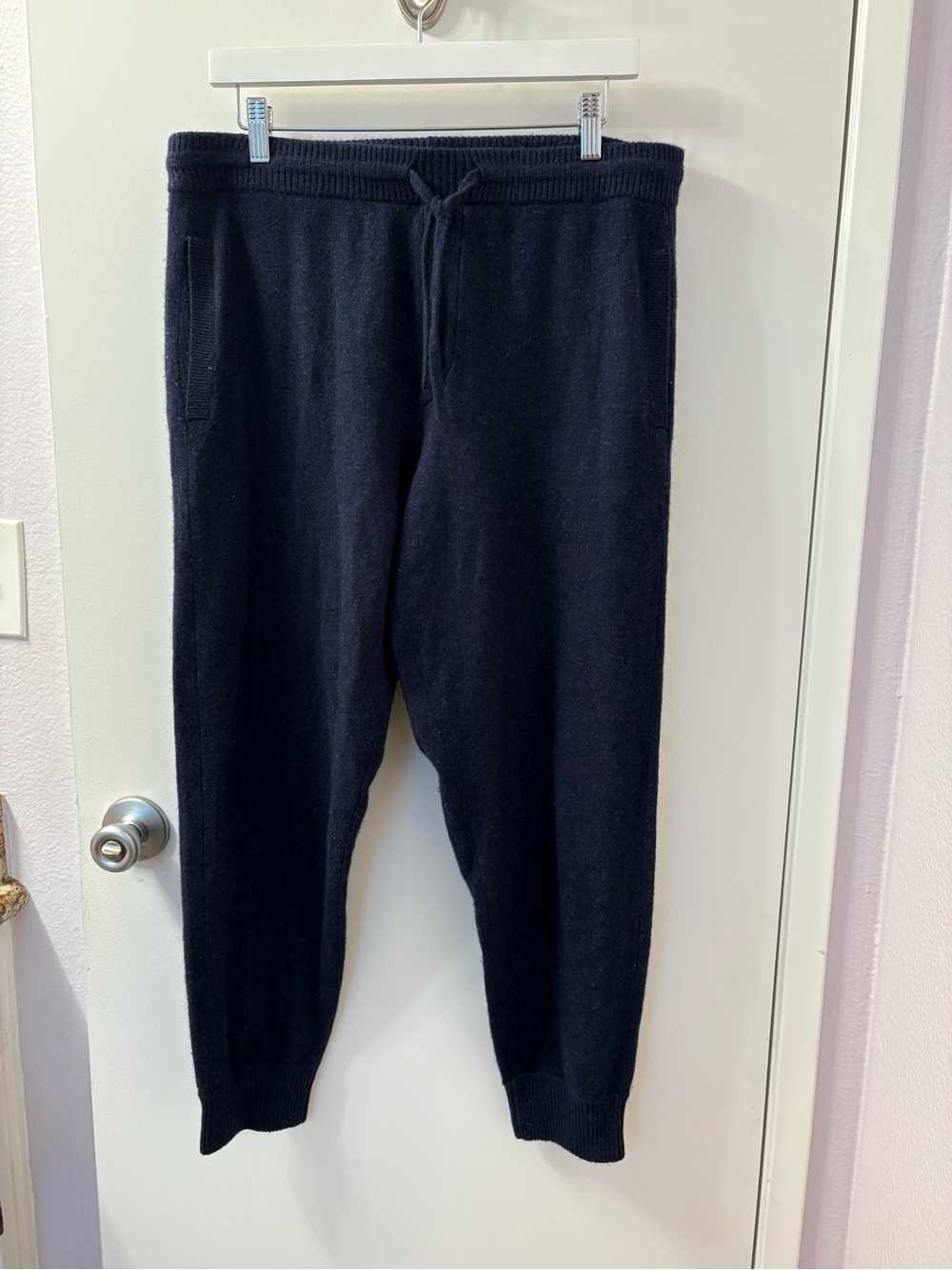 Cashmere Club Room Luxery Large EUC